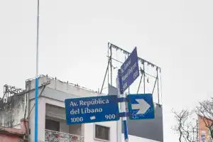 Teatro: una crisis existencial que recorre las calles en motoUber
