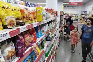 Consumo: el 50% de los argentinos opta por marcas económicas