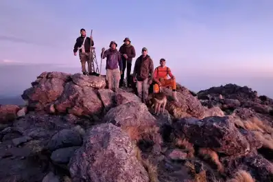 La búsqueda de Raúl Moyano: una noche con los rescatistas en la cumbre del Ñuñorco