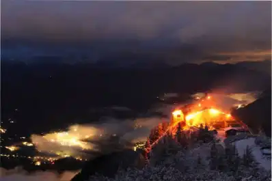 Un feroz incendio devoró el Nido de Águila, la emblemática residencia de Adolf Hitler en Baviera