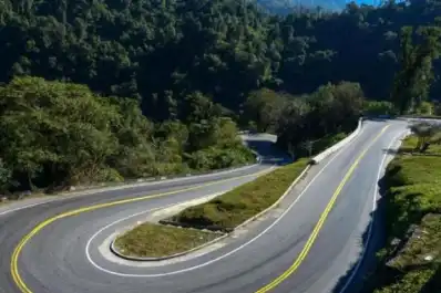 Derrumbe en la ruta 307: se desprendieron piedras y obstruyeron parte de la calzada