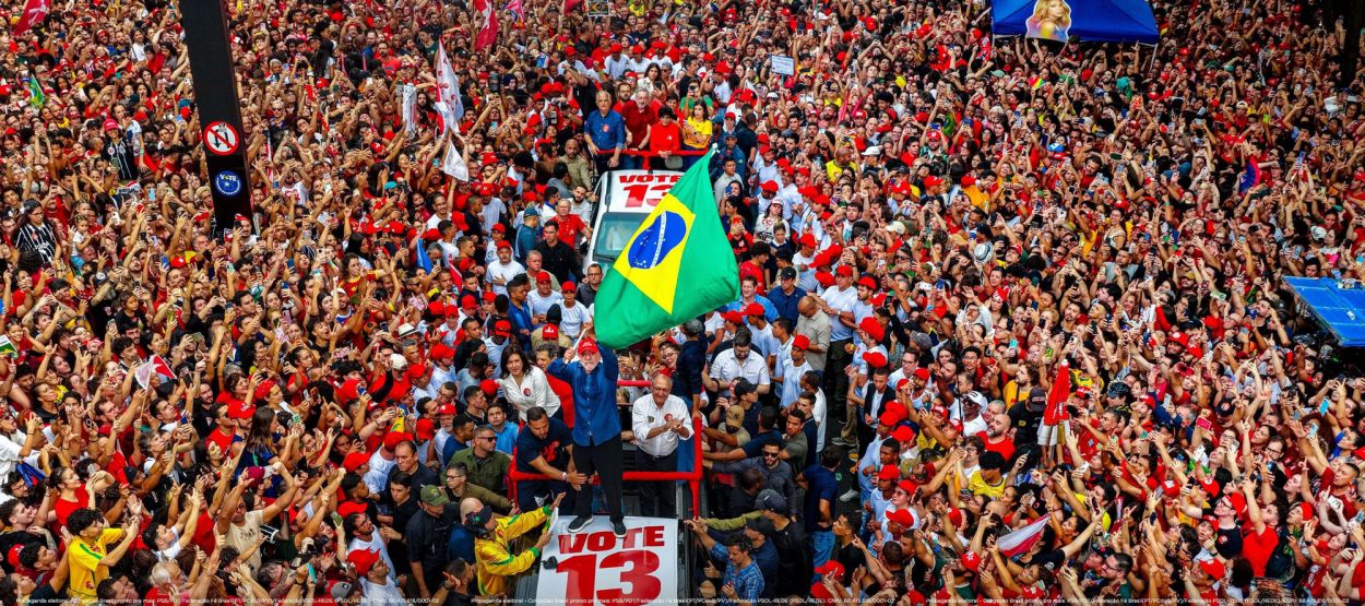 LULA. El presidente encabezó una caravana en San Pablo y se mostró optimista con los resultados.  @lulaoficial
