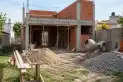 Vivieron 27 años en un terreno de la madre, construyeron una casa y deberán irse: cobrarán $21 millones