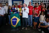 Lula votó y acusó a Bolsonaro de querer gobernar Brasil con la bandera de EEUU
