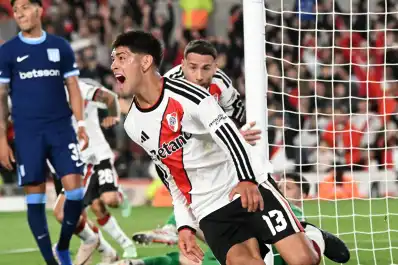 Con un cabezazo de Rivero, River le ganó 1-0 a Racing y llega entonado al Superclásico ante Boca