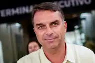 Tras la derrota electoral en Brasil, la Justicia le prohibió a Flávio Bolsonaro salir del país
