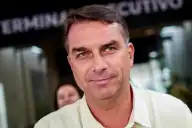 Encuesta: ¿Por qué creés que Flávio Bolsonaro se fue de Brasil?