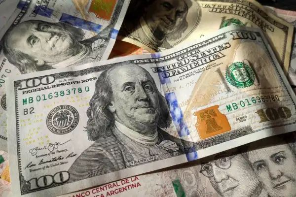 El dólar mayorista escaló tras las elecciones en Brasil y la devaluación del real