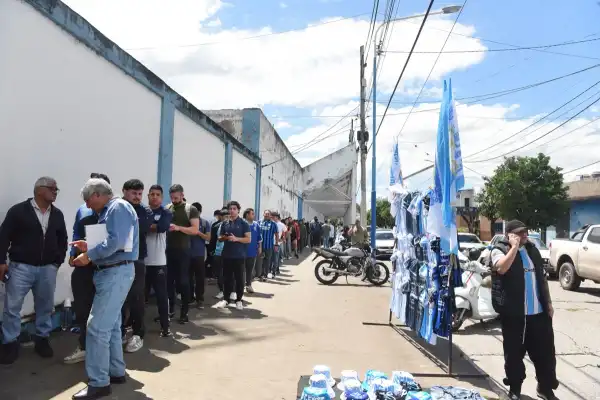 Una cuadra y media de ilusión: Atlético Tucumán ya vive la semifinal contra Platense