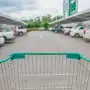 Dejó la computadora en el auto para hacer las compras y se la robaron: el supermercado deberá pagarle $4,5 millones
