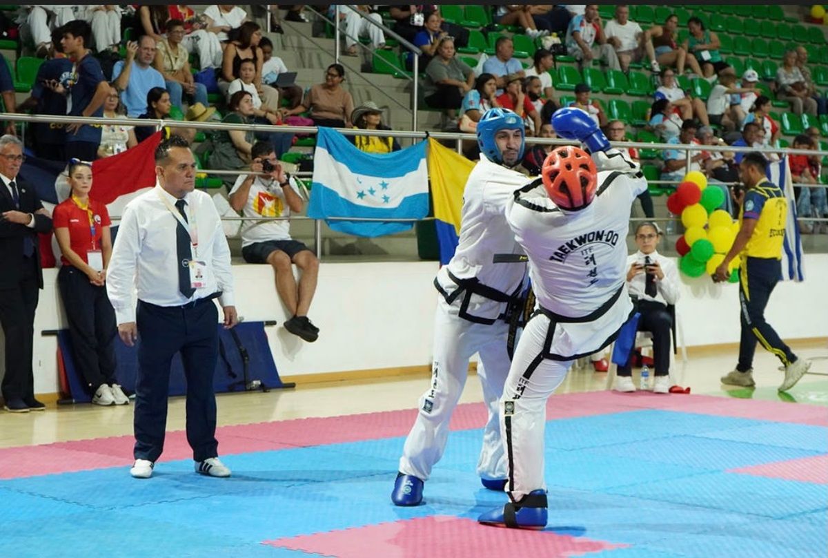 COMBATE. Enrique Romero demostró su jerarquía y su experiencia y se quedó con el oro en lucha +90 kilos.