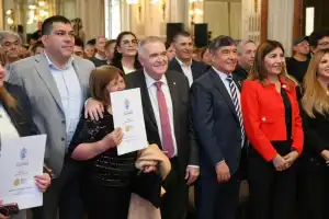 La Provincia avanza con la regularización de viviendas: Jaldo entregó 120 escrituras