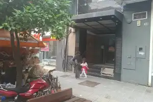 Una pelea por el uso de un ascensor en un edificio del microcentro tucumano terminó con denuncias cruzadas