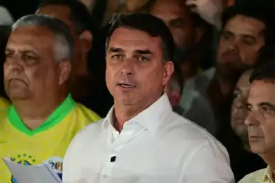 Afirman que el gobierno de Trump ayudó a Flávio Bolsonaro a huir de Brasil y le concedería asilo político