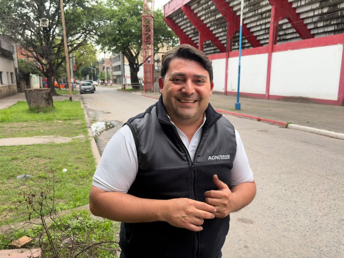 MIRADA “DECANA”. Lucas Matías Arreyes, hincha de Atlético, frente a La Ciudadela: “Me gustaría que los dos estén en Primera”.