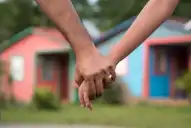 Entre energías femeninas, tradwifes y el matrimonio infantil: cuánto cambió realmente el lugar de las mujeres