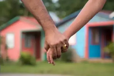 Entre energías femeninas, tradwives y el matrimonio infantil: cuánto cambió realmente el lugar de las mujeres