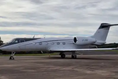 El avión de Bolsonaro estuvo 24 horas demorado en Iguazú por falta de autorización para volar a Miami