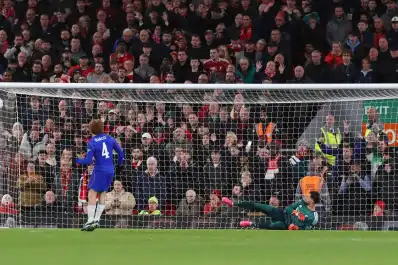 Valentín Barco falló su penal y Chelsea quedó eliminado ante Liverpool en la Copa de la Liga