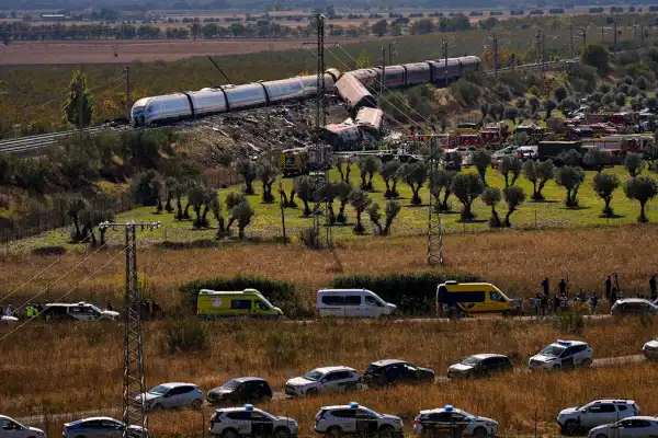 Tragedia en España: qué pasó antes del choque de trenes que dejó al menos 68 muertos