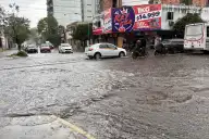 Tucumán bajo la lluvia: en pocos minutos, varias calles quedaron intransitables