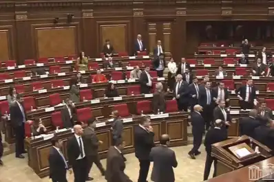 Escándalo en el Parlamento de Armenia: diputados oficialistas y opositores terminaron a las trompadas