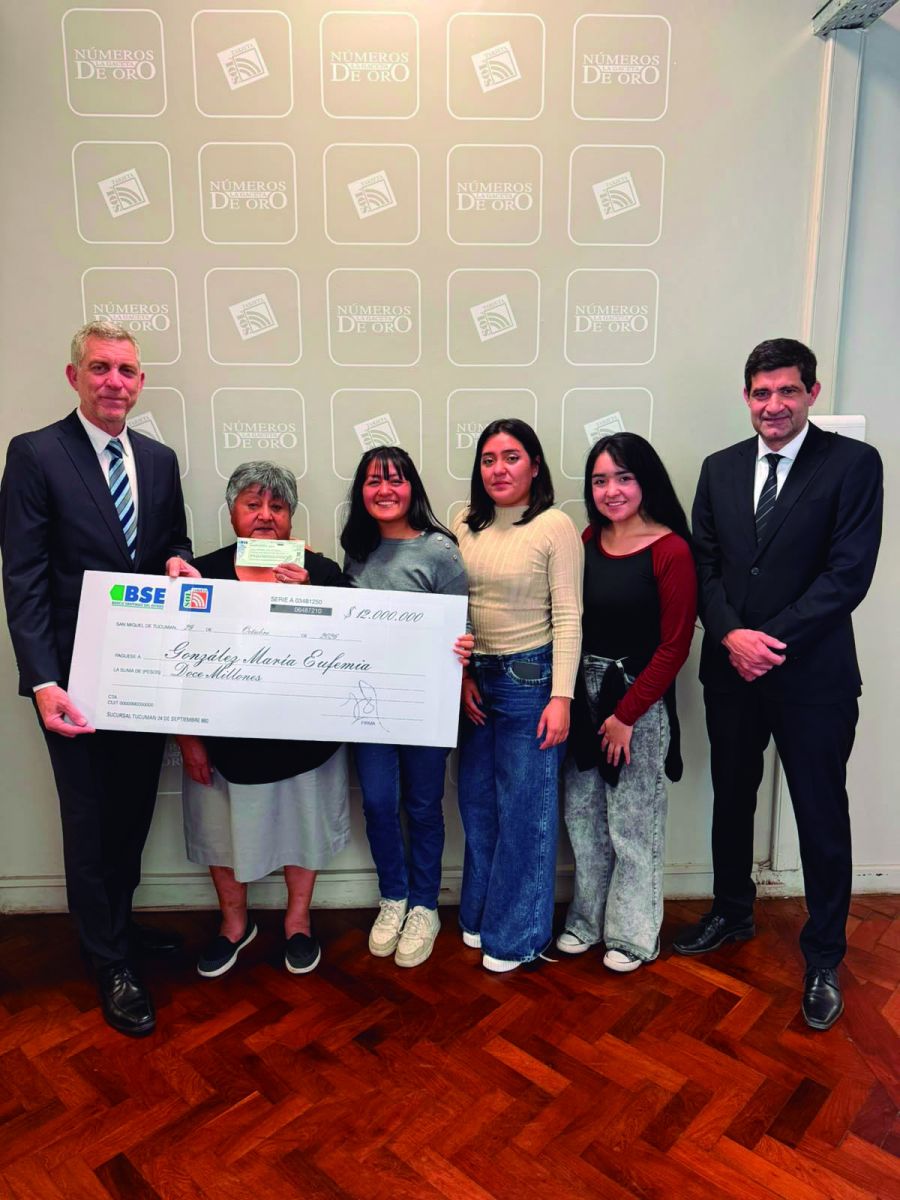 GANÓ TODO. Como es socia de Tarjeta Sol del banco Santiago del Estero, duplicó su premio.