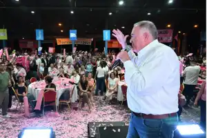 Jaldo participó del cierre del Octubre Rosa en Central Córdoba