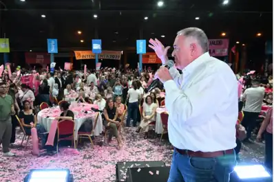 Jaldo participó del cierre del Octubre Rosa en Central Córdoba