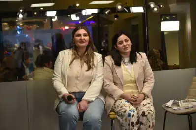 Antes de cada respuesta, están ellas: quiénes preparan las preguntas de “Enseñame Tucumán”