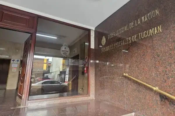 Revés para el DNU de Milei: la Justicia Federal tucumana declaró inconstitucional en un caso liberar las cuotas de una prepaga