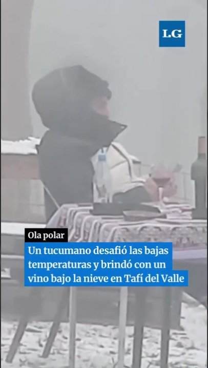 Un tucumano brindó con un vino bajo la nieve en Tafí del Valle