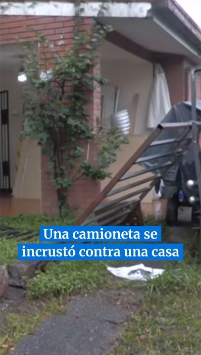 Una camioneta se incrustó contra una casa: "esta es la esquina de la muerte"  #tucuman