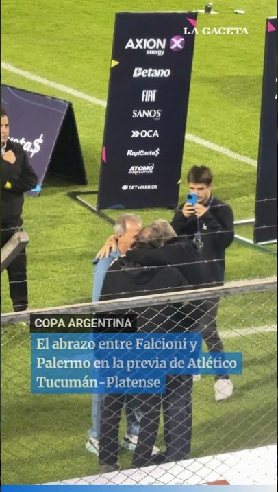 El abrazo entre Falcioni y Palermo en la previa de Atlético Tucumán y Platense
